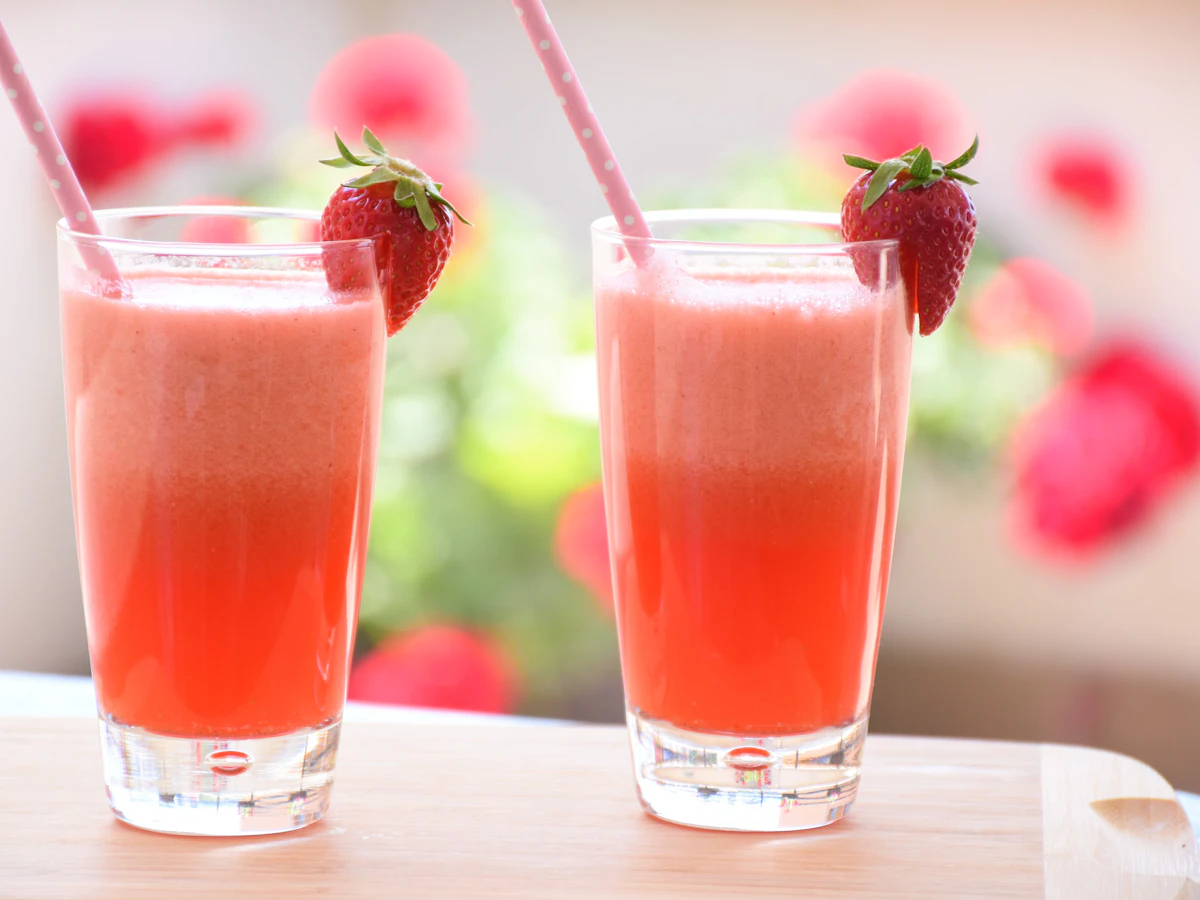 Pink strawberry fruit drinks over ice
