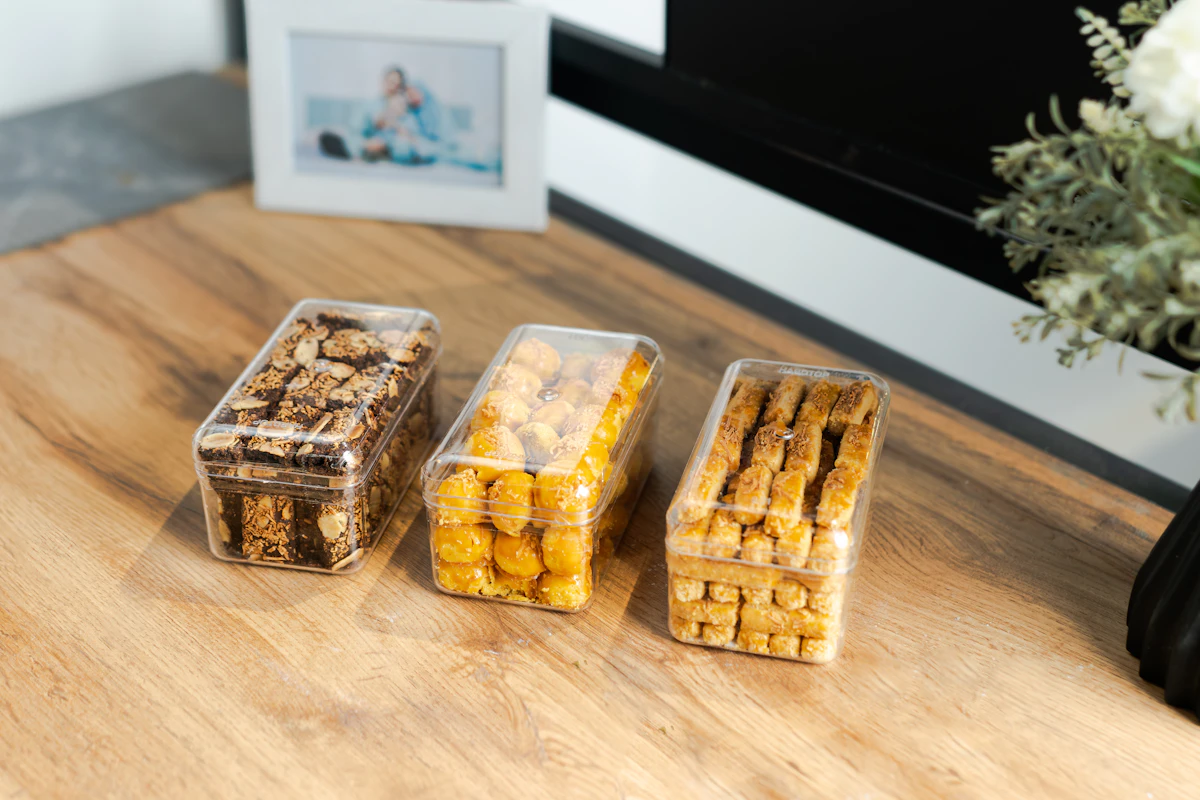 Snack box with cheese, crackers and fruit, like Starbucks protein boxes and snacks